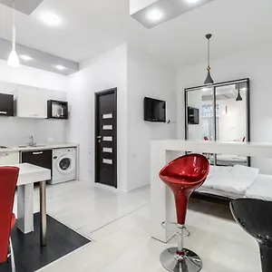  Апартаменты Black And Red Squares